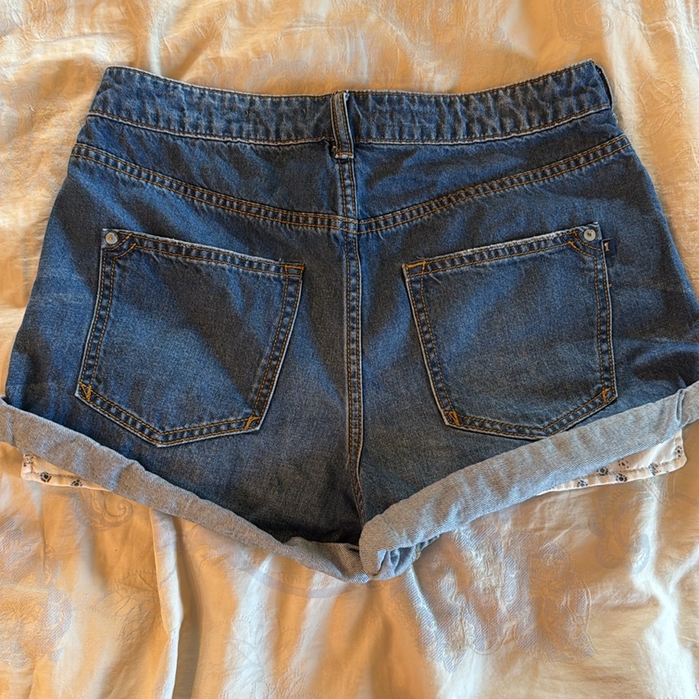 Pilcro women’s Blue Jean Shorts Distressed Style size 28 with pocket detail - Picture 3 of 3